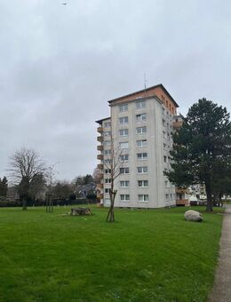 Bezahlbare 2,5-Zimmer-Wohnung im Lundweg 2 (Hochhaus) frei! - Flensburg