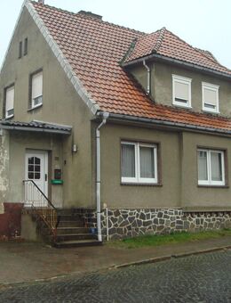 Kleines landwirtschaftliches Anwesen mit Wohnhaus, Stallungen, Scheune im Dorfbereich von Jübar (Sachsen Anhalt) zu verkaufen. - Jübar