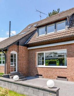 Freihstehendes Einfamilienhaus in Sackgasse * Anbau mit Kamin * Garten * Garage * 227 m² Wohn/Nutzfläche * Einbauküche - Leverkusen