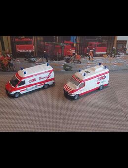 Verschiedene Rettungsdienst Fahrzeuge - Lampertheim
