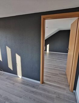 Saniertes MFH: 3 Wohnungen + Einliegerwohnung, Feldrandlage 7 Minuten von Hildesheim! - Nordstemmen