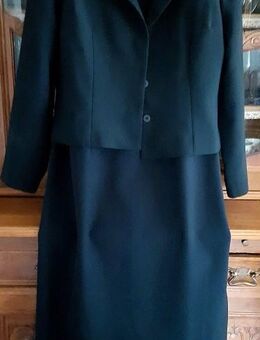 Elegantes ärmelloses Kleid mit passender Jacke - Niederfischbach