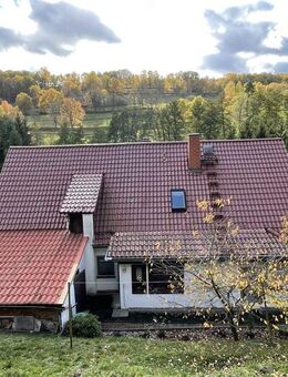 Traumhafter Ausblick - Idyllisch gelegenes, geräumiges Haus für die ganze Familie mit Garagen und KfZ-Montage-Bereich - Wahns