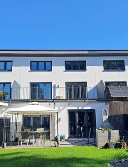 hochwertiges 4-Zimmer-Mittelreihenhaus (KfW 55) von 2019 mit Carport - Neu Wulmstorf