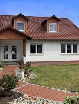 Charmante, großzügige Wohnung in Hanglage mit Garten, Terrasse und Sauna in Baunatal- Großenritte - Baunatal