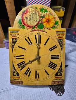 Sammler kauft Holzräderuhr - Passau