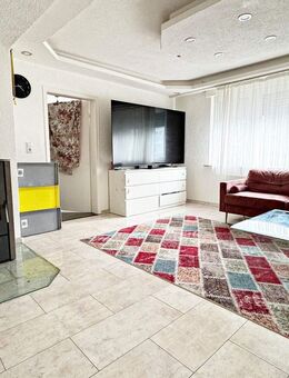 Zweifamilienhaus mit großer Garage, zwei Wohnungen und ausbaufähigem Dachgeschoss - Rangendingen