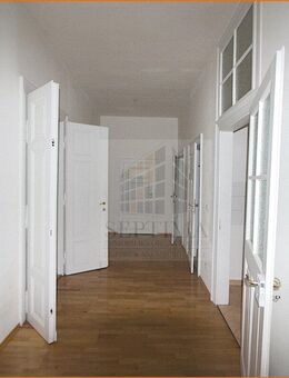 Viel Platz zum leben, 3 Raumwohnung mit Balkon und Lift auf der Etage, zu verkaufen - Leipzig