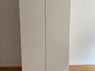 Moderner Paxschrank mit weißen hochglanz Fardaltüren und Schubladen mit Glastüren im sehr guten Zustand - München Schwabing-West
