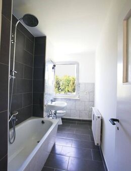 Gustävel bei Schwerin - Sanierte helle 4 Zimmerwohnung ab sofort zu vermieten - Kuhlen-Wendorf