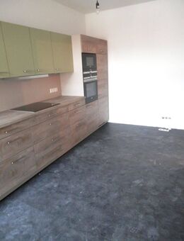 * mit Balkon + Küche * 4 Zimmer Wohnung in Werdau zu vermieten! - Werdau