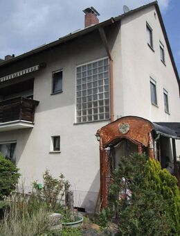 Fränkisches Seenland! Renovierungsbedürftige Doppelhaushälfte mit großem Gartengrundstück in Roth z. verkaufen. Ruhige und beliebte Wohnlage. - Roth (Bayern)