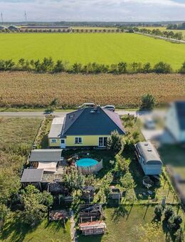 KENSINGTON - Exklusiv - Massiver Bungalow mit Pool in ruhiger, idyllischer Lage - Milower Land