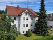 Zauberhafte Villa im neoklassizistischen Stil - äußerst gepflegt und stilsicher ausgestattet. - Rot (Rot)
