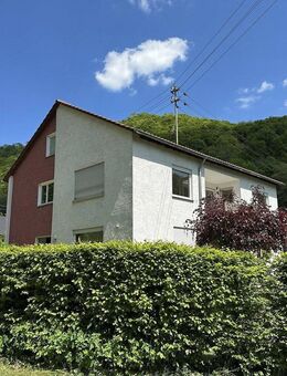 Freistehendes Zweifamilienhaus in idyllischer Ortsrandlage mit viel Potenzial - Lenningen