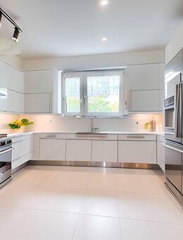 Mannheim-Rheinau Süd: Haus mit viel Grün und Entwicklungschance - Mannheim