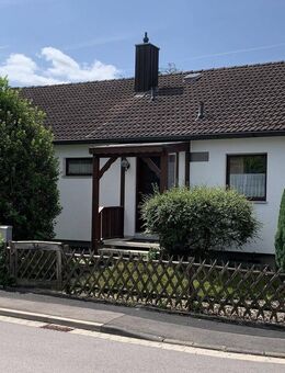 Freistehendes Einfamilienhaus in Euerbach auf parkähnlichem Grundstück - Euerbach
