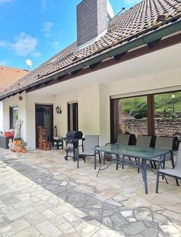 Rendite 5 % ! Top gepflegtes Vierfamilienhaus in bester Lage von Lambrecht ! - Lambrecht (Pfalz)