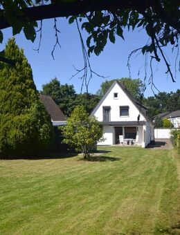 KAUFPREISREDUZIERUNG! Vielseitiges Zweifamilienhaus mit drei Wohneinheiten und weitläufigem Garten - Schenefeld (Landkreis Pinneberg)