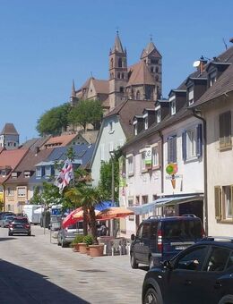 SOFORT BEZUGSFREI! Sehr geräumige lichtdurchflutete 4-Zi- Maisonette-Wohnung inkl. Balkon, Carport - Breisach (Rhein)
