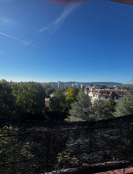 5-Zimmer-Wohnung mit Balkon, Aufzug und Tiefgarage in Waiblingen - Waiblingen