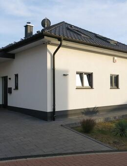EIN TRAUM IN WEISS! Ihre Ruheoase mit Garage, Pool &überdachter Terrasse in Fröndenberg-Langschede! - Fröndenberg (Ruhr)