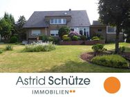 Halle-Künsebeck - Attraktives Zweifamilienhaus und Baugrundstück in guter Lage - Halle (Westfalen)