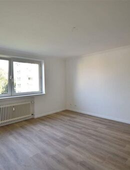 Renoviert! Bezugsfreie 3-Zi-Whg mit Balkon in ruhiger Lage - Oberhausen