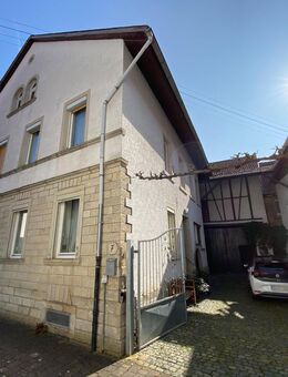 Preisreduzierung! Bauernhaus und idyllischem Innenhof, Scheune und Nebengebäuden - Monzingen