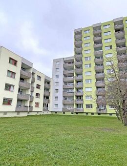 Einziehen und wohlfühlen-moderne, gepflegte 3-Zimmer-Whg. gr. Loggia, Aufzug & Stellplatz in Empelde - Ronnenberg