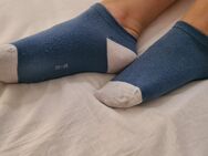 Socken von süßer Studentin mit kleinen Füßen - Düsseldorf