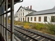 Fünf Gewerbeflächen und zwei Wohnungen in einem alten Bahnhof - Leipzig