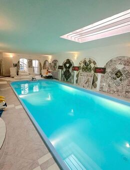 Ein architektonisches Juwel! Exkl. Villa mit Innenschwimmbad! Ortsrandlage, Alpensicht. - Gailingen (Rhein)