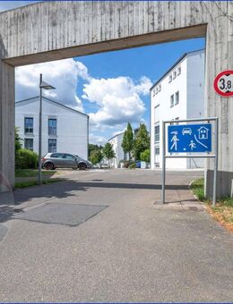 Charmante 2-Zimmer-Wohnung mit langjährigem Mietverhältnis und sonniger Terrasse - Ulm