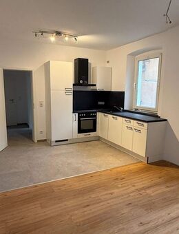 Sanierte 3-Zi.-Whg. mit Einbauküche und Terrasse - Neustadt (Aisch)