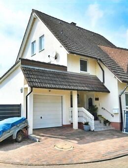 Großzügiges, top gepflegtes EFH mit Garten, Balkon & Dachstudio in Feldrandlage - Freisbach