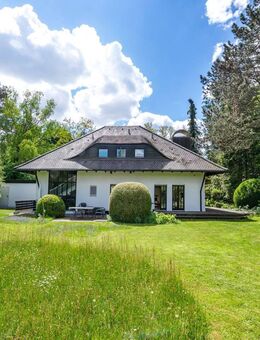 Oase im Grünen: Reizvolle Villa mit großzügigem Grundriss und traumhaften Garten (befristet) - München
