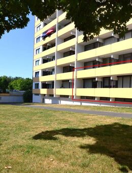 **Sankt Augustin-Niederpleis: 2 Zimmer, Balkon und Tiefgaragenstellplatz in zentraler Lage** - Sankt Augustin