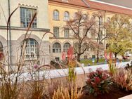 WG-Traum: Balkon mit Blick auf LMU-Hauptgebäude - München