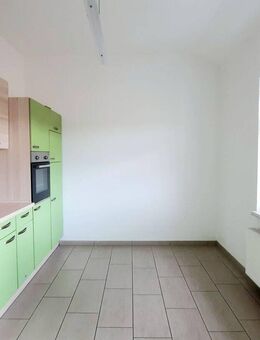 Großzügige 4-Zimmer-Wohnung mit 105 m², Einbauküche & Hinterhof - Ballenstedt