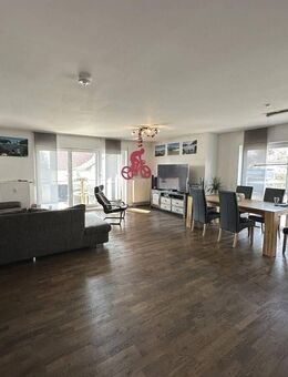 Neuwertige 4-Zi.-Whg mit viel Platz, Balkon und Carport in Köngen - Köngen