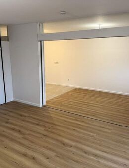 Attraktive 3,5-Zimmer Wohnung mit Balkon im 3. OG in Schwalbach am Taunus - Schwalbach (Taunus)