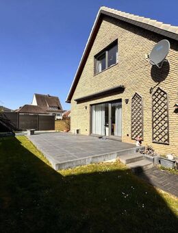 Kernsaniertes 170 qm Einfamilienhaus mit Doppel-Carport - Hiddenhausen