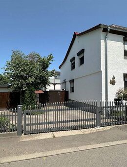 Charmante Doppelhaushälfte mit idyllischem Garten & Pool - Erfurt