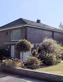 Schnäppchen Anlageobjekt, Mehrfamilien Generationshaus mit großem Garten & zwei Garagen - Lippstadt