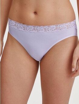 CALIDA Slip Natural Comfort Lace verspielte Spitze, Regular-Cut, elastischer Single Jersey, weich