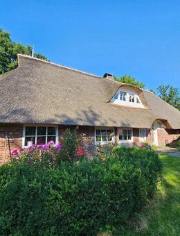 Reetdach-Romantik trifft Weitblick - ein Anwesen mit Charakter und Potenzial - Ovelgönne