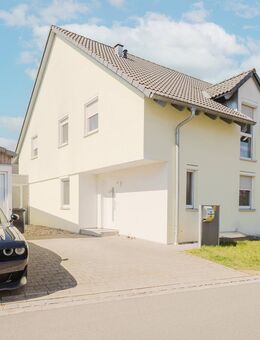 Neuwertige Doppelhaushälfte in Pressath mit hoher Mieteinnahme und sicherer Vermietung an die BRD - Pressath