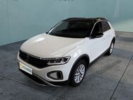 VW T-Roc, 2.0 TDI Life | | | |, Jahr 2023 - München