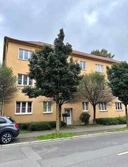 Gemütliche 3 Raum Wohnung im 2. Obergeschoss mit Tageslichtbad, Badewanne und Balkon - Weimar